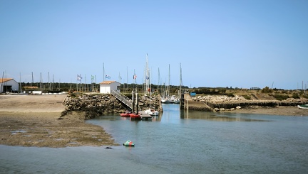 Entrée-port-Ars-en-Ré- écluse